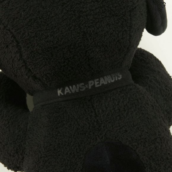 KAWS X PEANUTS Black Limited Edition Large Plush Toy - Picture 8 of 8